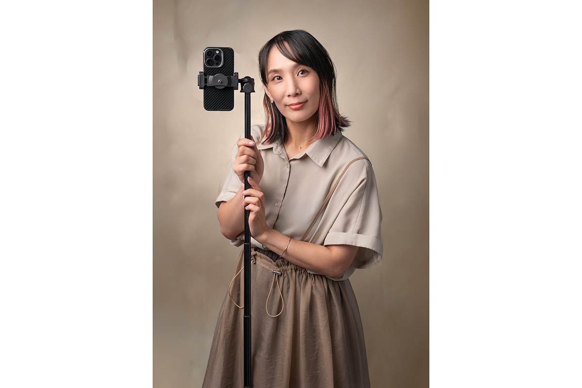 スマホを使った動画撮影に使える四脚スタンド「スリック TETRA STAND