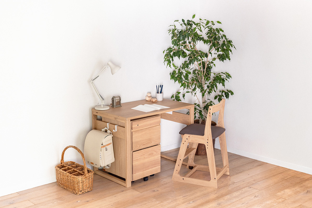 イトーキ、未就学児から大人まで使える組み合わせ学習家具「Cretta」を