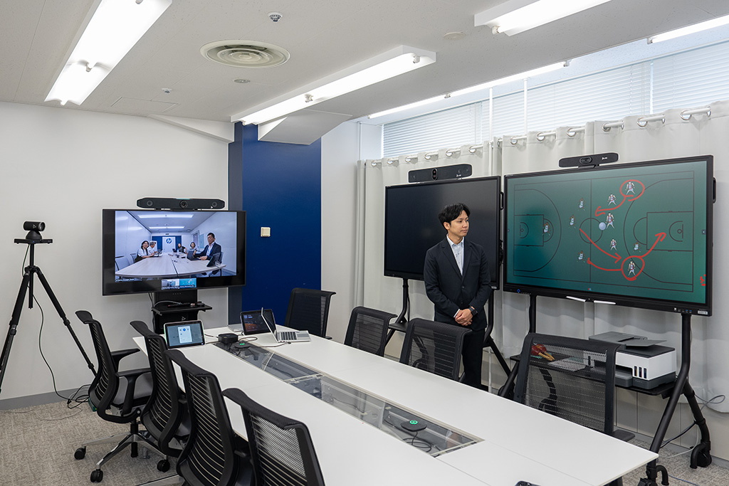 個に迫る授業 N-E.X.T.ハイスクール構想で進む遠隔授業、HP Polyが支える普段の授業