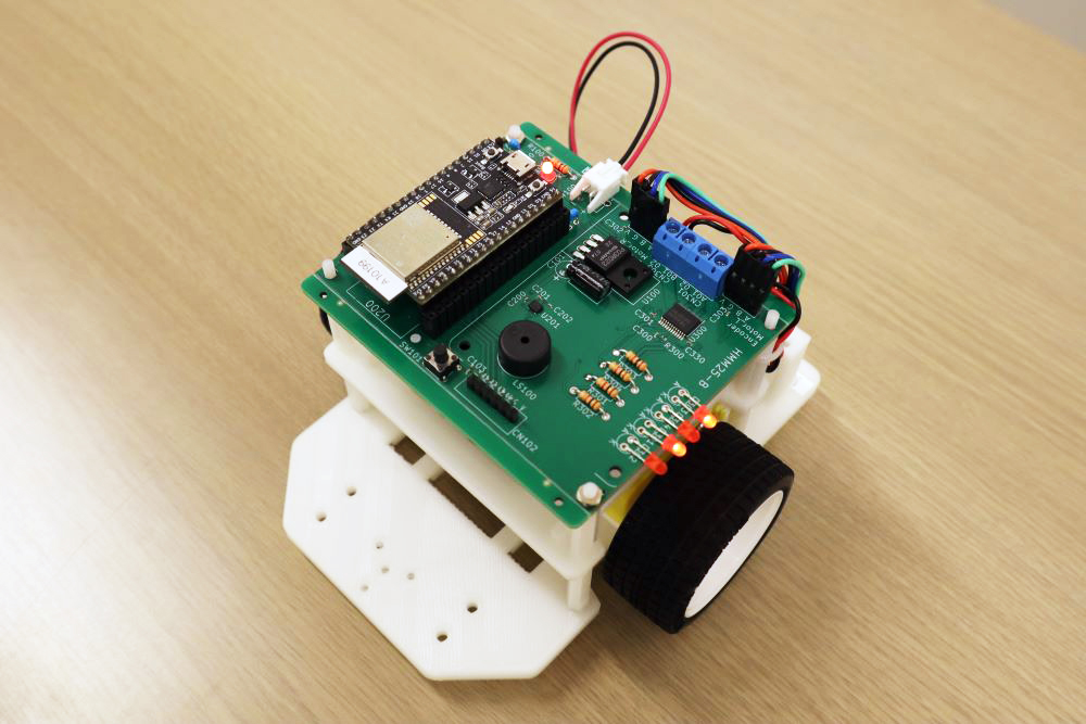 王寺工業高校、大阪電通大のベンチャーが開発した移動ロボット教材を30